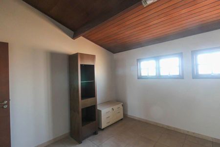 Casa à venda com 270m², 4 quartos e 6 vagas Casa à venda com 270m², 4 quartos e 6 vagasQuarto 3