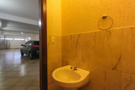 Casa à venda com 270m², 4 quartos e 6 vagas Casa à venda com 270m², 4 quartos e 6 vagasBanheiro da Garagem