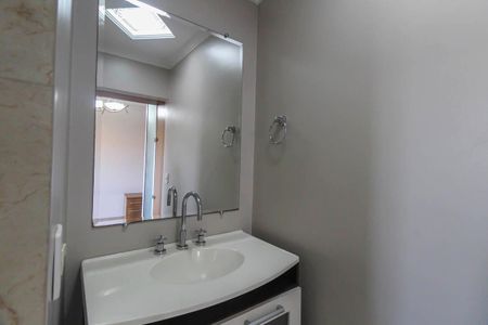 Casa à venda com 270m², 4 quartos e 6 vagas Casa à venda com 270m², 4 quartos e 6 vagasBanheiro da Suíte