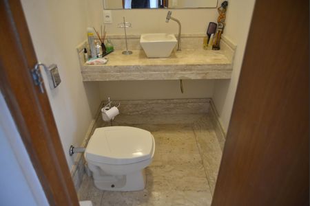 Casa para alugar com 390m², 3 quartos e 3 vagasLavabo