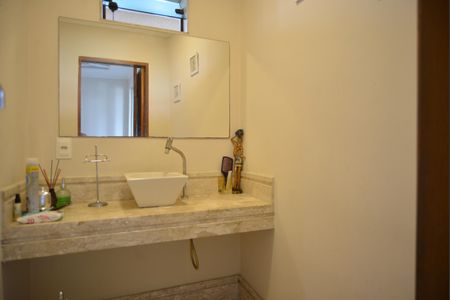 Casa para alugar com 390m², 3 quartos e 3 vagasLavabo