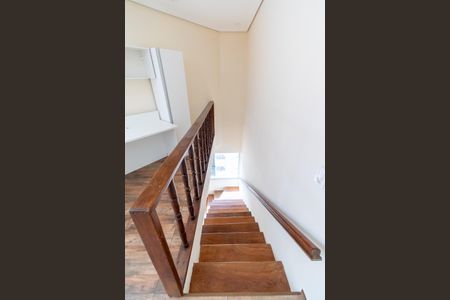 Apartamento à venda com 138m², 2 quartos e 1 vaga Apartamento à venda com 138m², 2 quartos e 1 vagaEscada