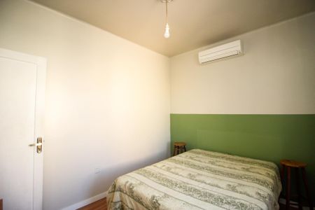 Quarto 1 de apartamento à venda com 2 quartos, 64m² em Azenha, Porto Alegre