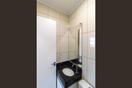 Apartamento para alugar com 54m², 2 quartos e 1 vaga Apartamento para alugar com 54m², 2 quartos e 1 vagaBanheiro social