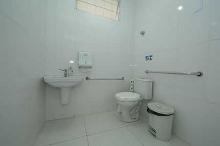 Casa para alugar com 300m², 5 quartos e 7 vagasLavabo