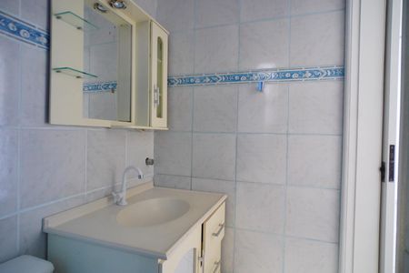 Banheiro  de apartamento para alugar com 2 quartos, 58m² em Cristal, Porto Alegre