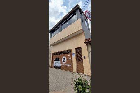 Casa à venda com 320m², 3 quartos e 4 vagasFachada