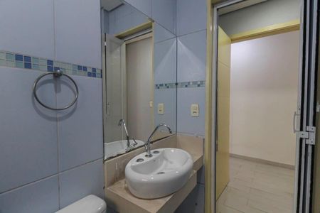 Casa à venda com 320m², 3 quartos e 4 vagasBanheiro da Suíte 2