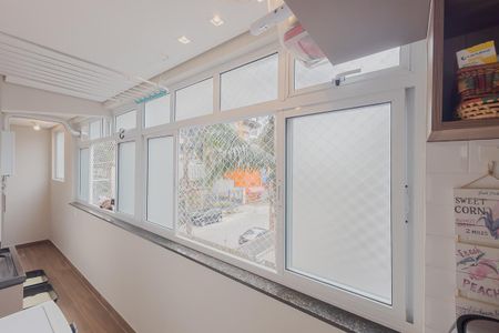 Apartamento à venda com 76m², 2 quartos e 1 vagaÁrea de Serviço