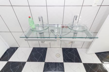 Casa para alugar com 130m², 2 quartos e 1 vaga Casa para alugar com 130m², 2 quartos e 1 vagaBanheiro