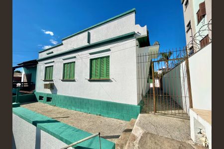 Casa à venda com 130m², 2 quartos e 1 vaga Casa à venda com 130m², 2 quartos e 1 vagaFachada