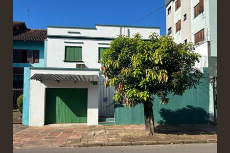 Casa à venda com 130m², 2 quartos e 1 vaga Casa à venda com 130m², 2 quartos e 1 vagaFachada