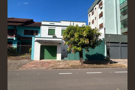 Casa à venda com 130m², 2 quartos e 1 vaga Casa à venda com 130m², 2 quartos e 1 vagaFachada