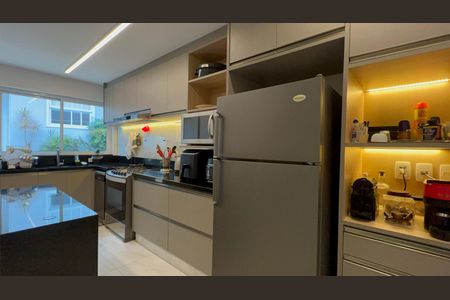 Casa à venda com 300m², 6 quartos e 3 vagasCozinha