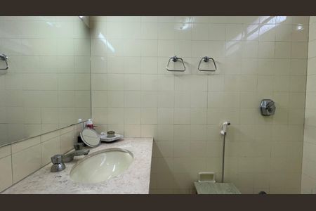 Casa à venda com 300m², 6 quartos e 3 vagasBanheiro