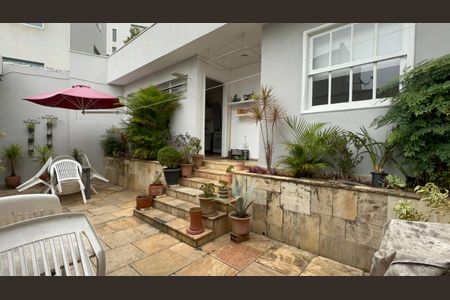 Casa à venda com 300m², 6 quartos e 3 vagasQuintal