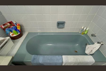 Casa à venda com 300m², 6 quartos e 3 vagasBanheiro da Suíte 2