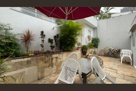 Casa à venda com 300m², 6 quartos e 3 vagasQuintal