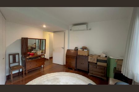 Casa à venda com 300m², 6 quartos e 3 vagasSuíte 1