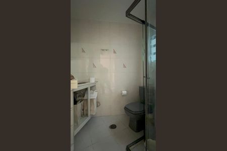 Casa à venda com 300m², 6 quartos e 3 vagasBanheiro da Suíte 3