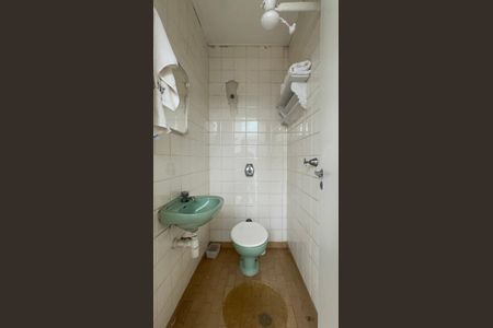 Casa à venda com 300m², 6 quartos e 3 vagasBanheiro da edícula