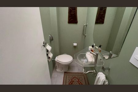 Casa à venda com 300m², 6 quartos e 3 vagasLavabo