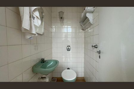 Casa à venda com 300m², 6 quartos e 3 vagasBanheiro da edícula