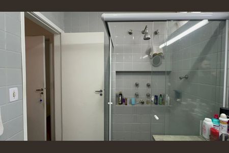 Casa à venda com 300m², 6 quartos e 3 vagasBanheiro da Suíte 2