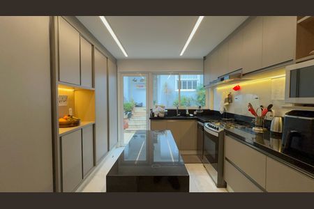 Casa à venda com 300m², 6 quartos e 3 vagasCozinha