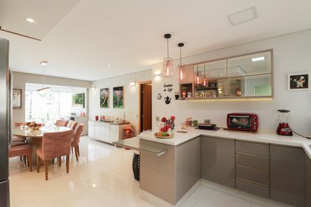 Apartamento para alugar com 180m², 3 quartos e 3 vagas Apartamento para alugar com 180m², 3 quartos e 3 vagasCozinha e Área de Serviço