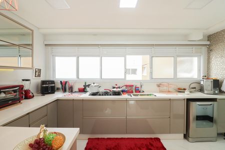 Apartamento para alugar com 180m², 3 quartos e 3 vagas Apartamento para alugar com 180m², 3 quartos e 3 vagasCozinha e Área de Serviço