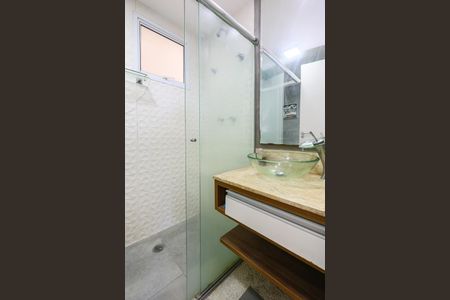 Banheiro social de apartamento à venda com 2 quartos, 52m² em Jardim Monte Alegre, Taboão da Serra
