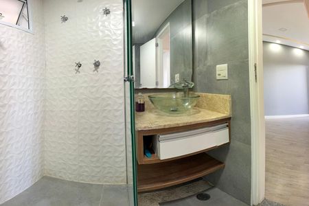 Banheiro de apartamento para alugar com 2 quartos, 52m² em Jardim Monte Alegre, Taboão da Serra