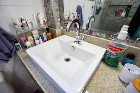 Casa de condomínio à venda com 132m², 3 quartos e 4 vagasBanheiro da Suíte