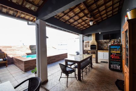 Casa de condomínio à venda com 132m², 3 quartos e 4 vagasÁrea gourmet