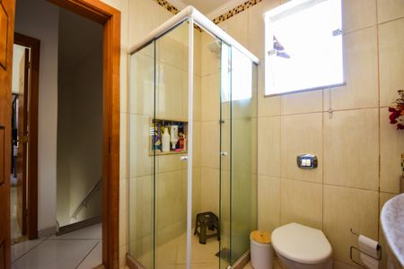 Casa de condomínio à venda com 132m², 3 quartos e 4 vagasBanheiro Social