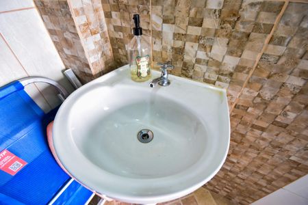 Casa de condomínio à venda com 132m², 3 quartos e 4 vagasBanheiro de Serviço