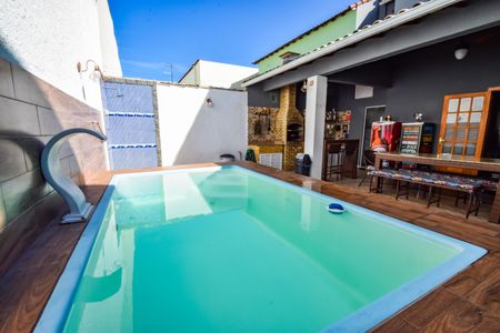 Casa de condomínio à venda com 132m², 3 quartos e 4 vagasÁrea comum - Piscina