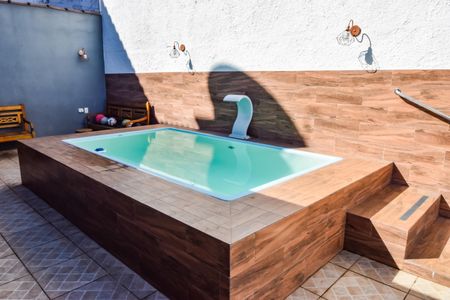 Casa de condomínio à venda com 132m², 3 quartos e 4 vagasÁrea comum - Piscina