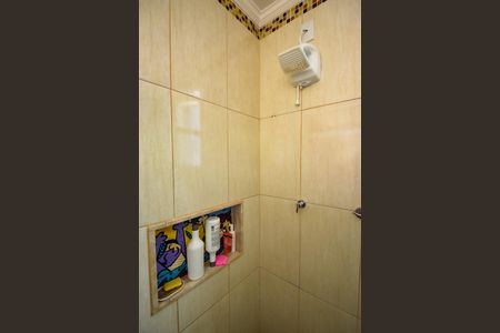 Casa de condomínio à venda com 132m², 3 quartos e 4 vagasBanheiro Social