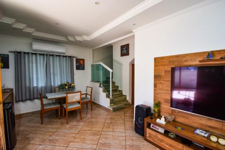 Casa de condomínio à venda com 132m², 3 quartos e 4 vagasSala