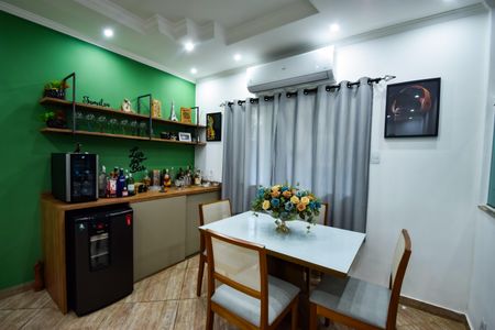 Casa de condomínio à venda com 132m², 3 quartos e 4 vagasSala