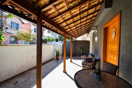 Casa de condomínio à venda com 132m², 3 quartos e 4 vagasÁrea comum