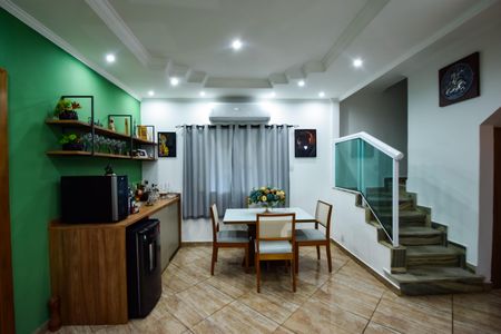 Casa de condomínio à venda com 132m², 3 quartos e 4 vagasSala