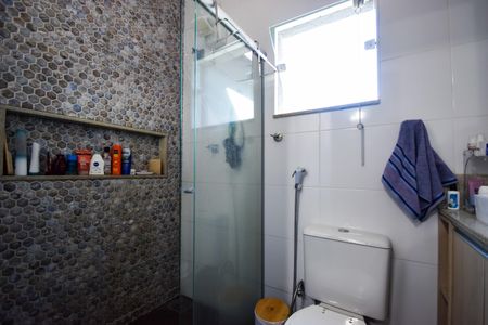 Casa de condomínio à venda com 132m², 3 quartos e 4 vagasBanheiro da Suíte