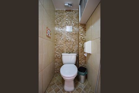 Casa de condomínio à venda com 132m², 3 quartos e 4 vagasBanheiro de Serviço