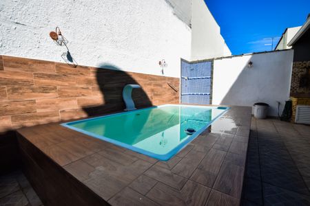 Casa de condomínio à venda com 132m², 3 quartos e 4 vagasÁrea comum - Piscina