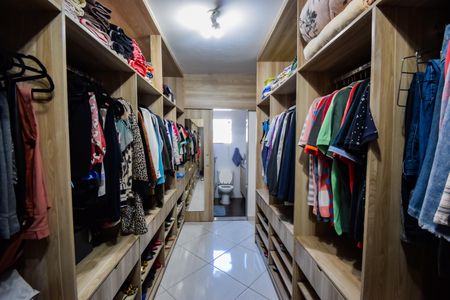 Casa de condomínio à venda com 132m², 3 quartos e 4 vagasCloset da suíte