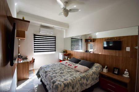 Casa de condomínio à venda com 132m², 3 quartos e 4 vagasSuíte