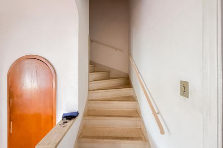 Casa para alugar com 350m², 3 quartos e 4 vagasEscada